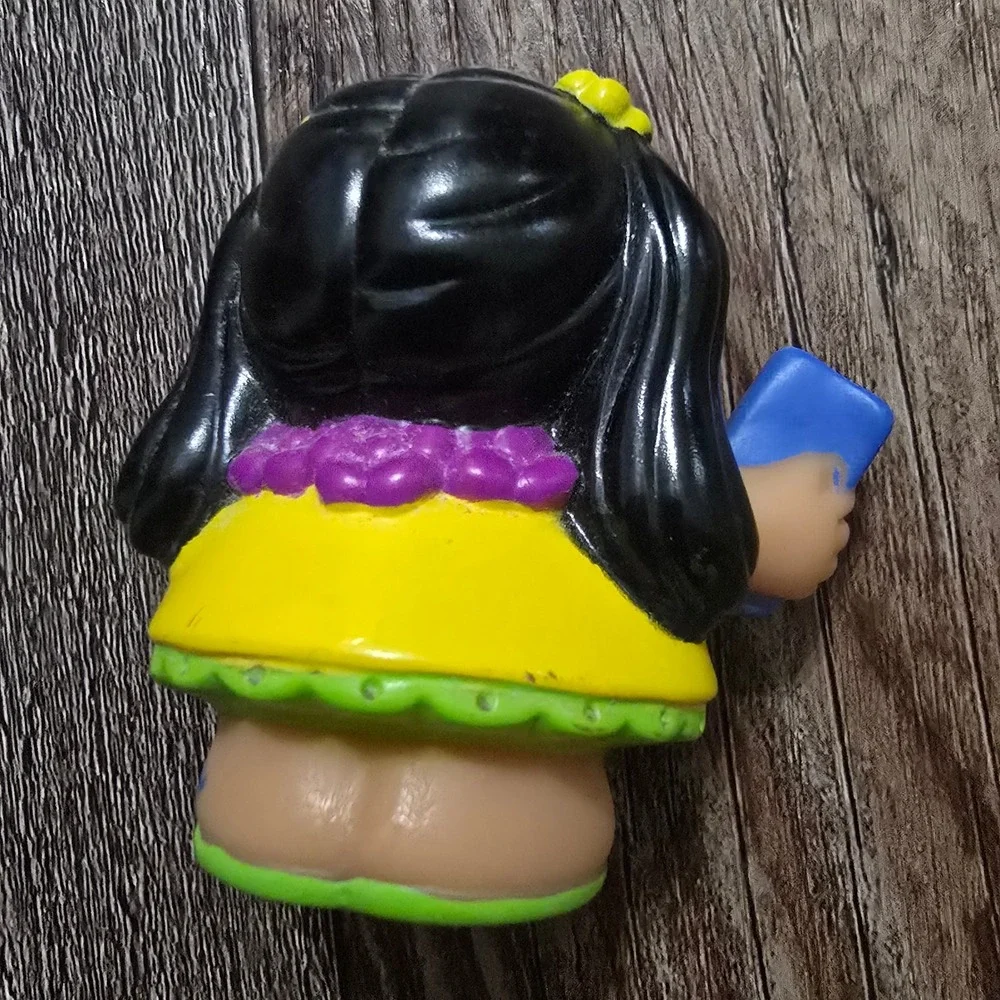 Fisher-Price Little People Figure Girl with Lei Passport Hawaiian 2005 Mattel